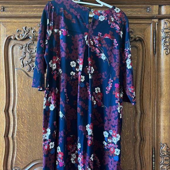 Woman’s Dress - Picture 2 of 3